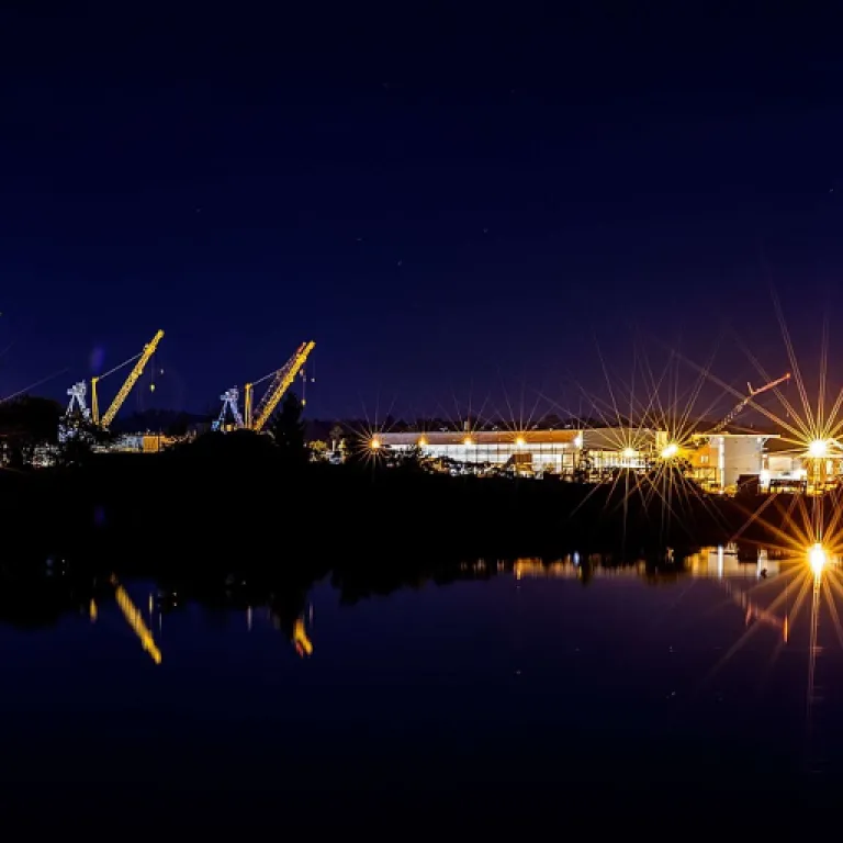 Comment une transportation management association structure la chaîne d’approvisionnement des chantiers navals